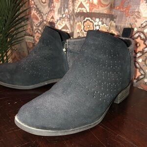 Toms Deia Low Heeled Ankle Boot in Black Suede and Gray Wool, Side Zipper - 8